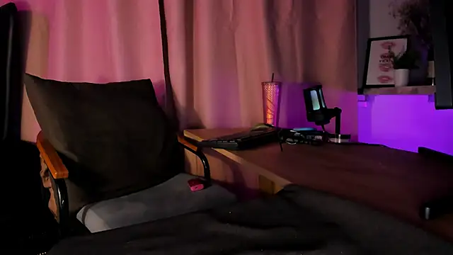 DorothyGilbert1 online show from 03.21.25