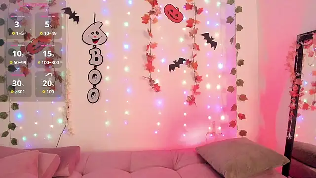 Snapshot of SamHill_1 chatting on 10.27.25 SamHill 1 online show from 10.27.25