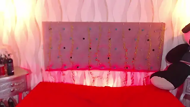 IsabelaLatina online show from 10.19.25