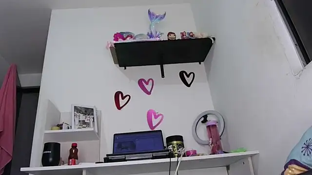 Snapshot of ari_sexy1 chatting on 12.23.25 ari sexy1 online show from 12.23.25