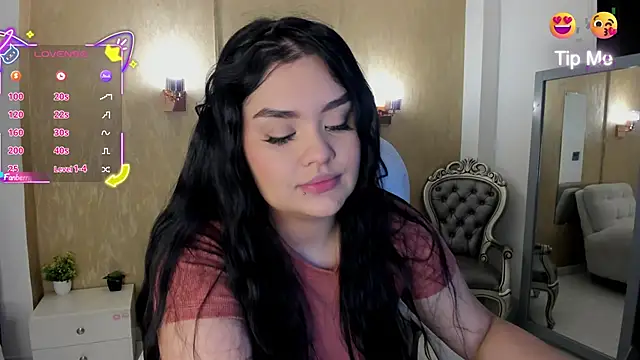 Snapshot of martinasaez chatting on 11.01.25 martinasaez online show from 11.01.25