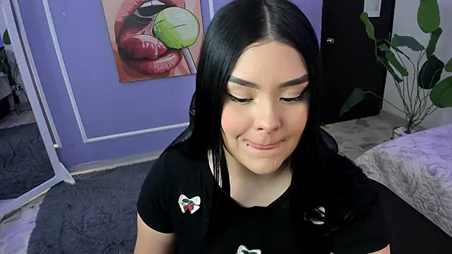 Snapshot of martinasaez chatting on 11.12.25 martinasaez online show from 11.12.25