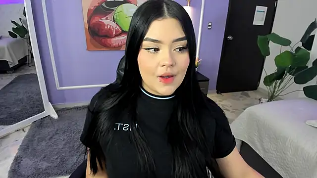 Snapshot of martinasaez chatting on 11.13.25 martinasaez online show from 11.13.25