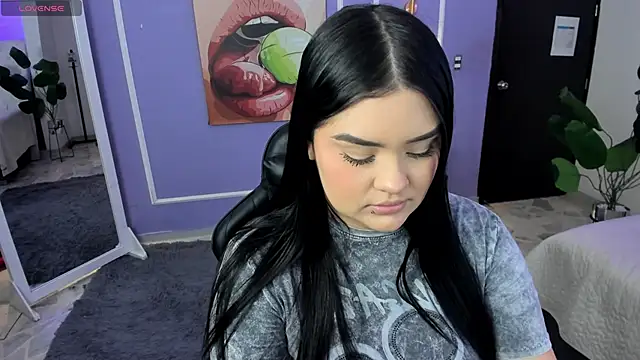 Snapshot of martinasaez chatting on 11.14.25 martinasaez online show from 11.14.25