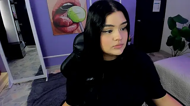 Snapshot of martinasaez chatting on 11.24.25 martinasaez online show from 11.24.25