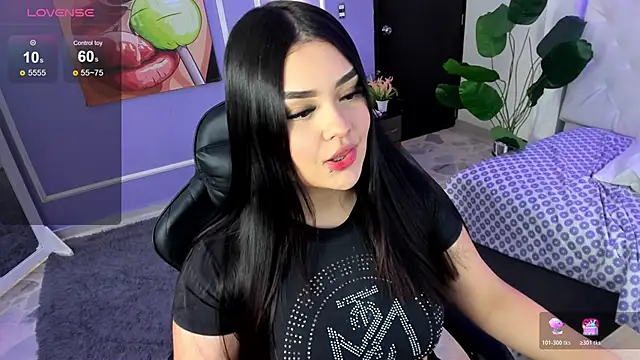 Snapshot of martinasaez chatting on 12.05.25 martinasaez online show from 12.05.25