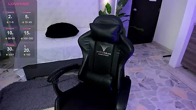 Snapshot of martinasaez chatting on 12.13.25 martinasaez online show from 12.13.25