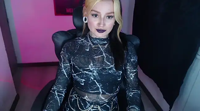 Snapshot of Anaii_Gomez chatting on 01.17.25 Anaii Gomez online show from 01.17.25