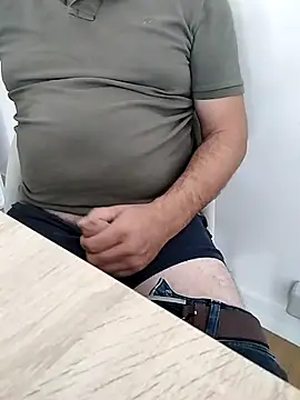Snapshot of MiguelBISEX chatting on 09.23.25 MiguelBISEX online show from 09.23.25