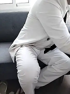 Snapshot of MiguelBISEX chatting on 09.28.25 MiguelBISEX online show from 09.28.25