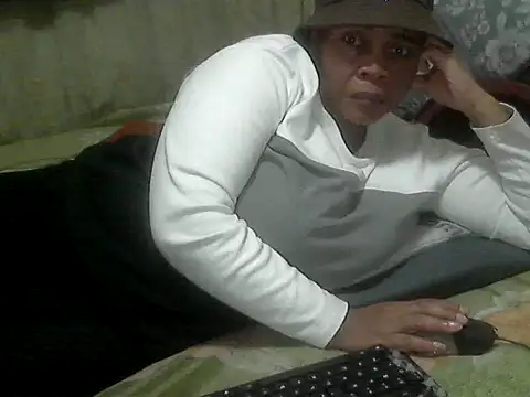 Snapshot of BLACKMILF4U chatting on 06.09.26 BLACKMILF4U online show from 06.09.26
