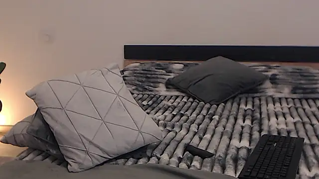 YourSweetSinn online show from 01.12.25