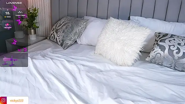 Victoriaxx  online show from 10.29.25