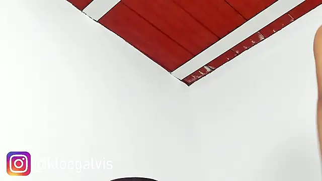 Snapshot of Kloe-squirts chatting on 12.04.25 Kloe-squirts online show from 12.04.25