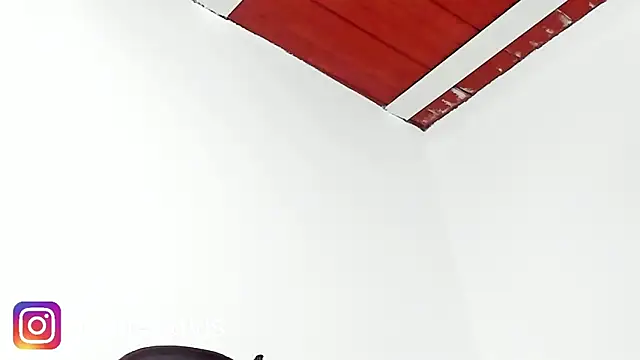 Snapshot of Kloe-squirts chatting on 12.05.25 Kloe-squirts online show from 12.05.25