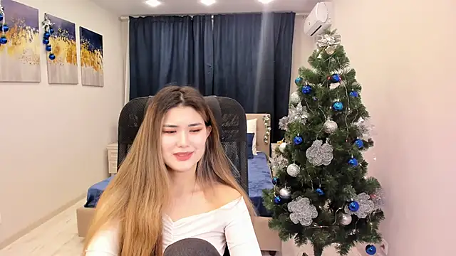 Snapshot of AnneTLi chatting on 12.30.24 AnneTLi online show from 12.30.24