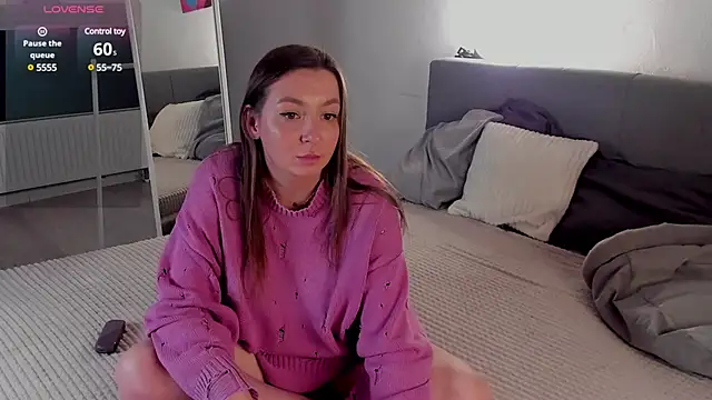 Snapshot of LirikaXox chatting on 02.24.25 LirikaXox online show from 02.24.25