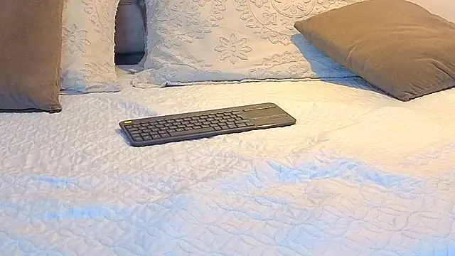 KeryHillson online show from 11.10.25