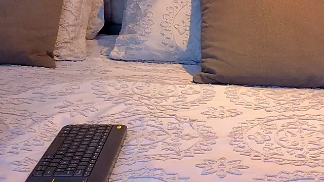 KeryHillson online show from 12.04.25