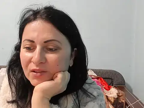 Snapshot of Lillian2 chatting on 01.03.25 Lillian2 online show from 01.03.25