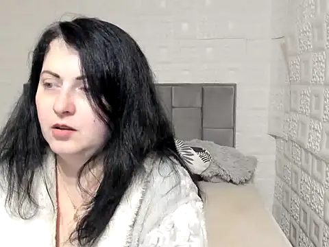 Snapshot of Lillian2 chatting on 02.16.25 Lillian2 online show from 02.16.25