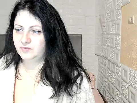 Snapshot of Lillian2 chatting on 03.05.25 Lillian2 online show from 03.05.25