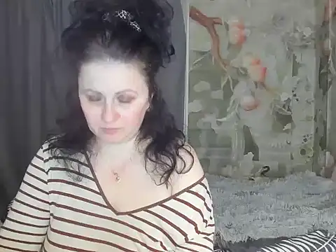 Snapshot of Lillian2 chatting on 10.27.25 Lillian2 online show from 10.27.25