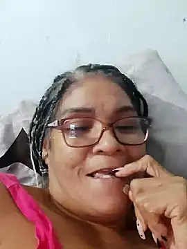 Snapshot of Delicy1 chatting on 02.11.25 Delicy1 online show from 02.11.25