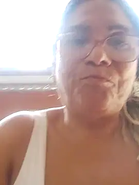 Snapshot of Delicy1 chatting on 02.15.25 Delicy1 online show from 02.15.25