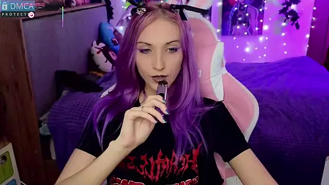 Snapshot of Violet_Noir chatting on 01.22.25 Violet Noir online show from 01.22.25