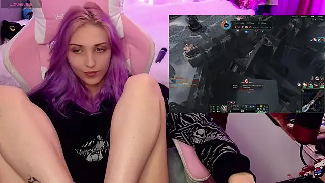 Snapshot of Violet_Noir chatting on 01.31.25 Violet Noir online show from 01.31.25