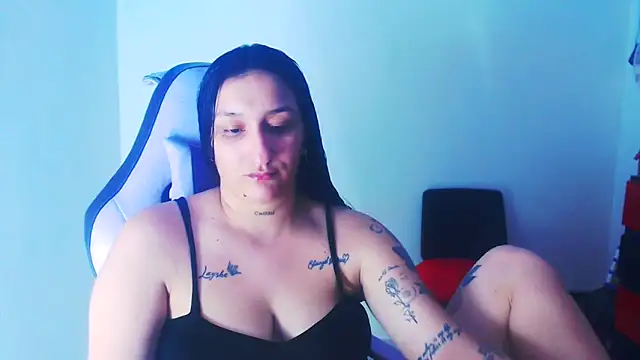 Snapshot of liz_dirty chatting on 04.22.26 liz dirty online show from 04.22.26