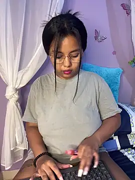 Snapshot of Aleja_DANS chatting on 04.19.26 Aleja DANS online show from 04.19.26