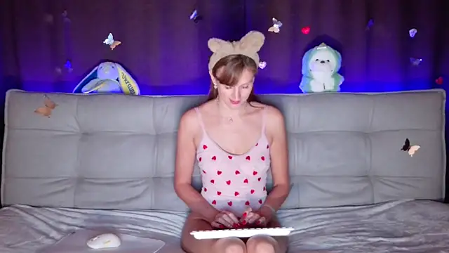 Snapshot of intolerable_girl chatting on 09.16.25 intolerable girl online show from 09.16.25