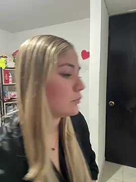 Snapshot of Celestedubois chatting on 12.18.24 Celestedubois online show from 12.18.24