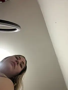 Snapshot of Celestedubois chatting on 03.11.25 Celestedubois online show from 03.11.25