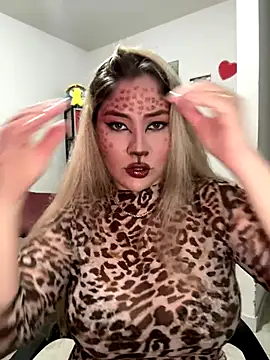 Snapshot of Celestedubois chatting on 10.31.25 Celestedubois online show from 10.31.25