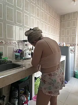 Snapshot of Celestedubois chatting on 11.04.25 Celestedubois online show from 11.04.25