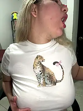 Snapshot of Celestedubois chatting on 11.18.25 Celestedubois online show from 11.18.25