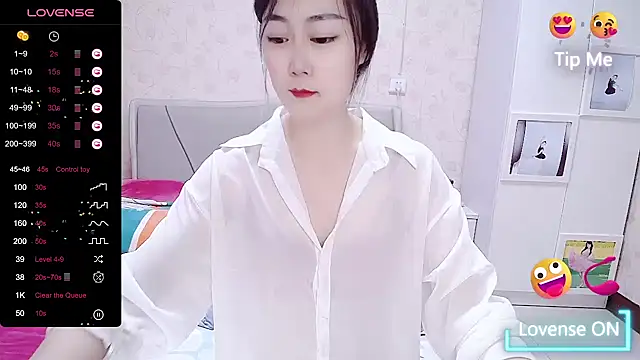 Snapshot of Elvira_baby chatting on 02.05.25 Elvira baby online show from 02.05.25
