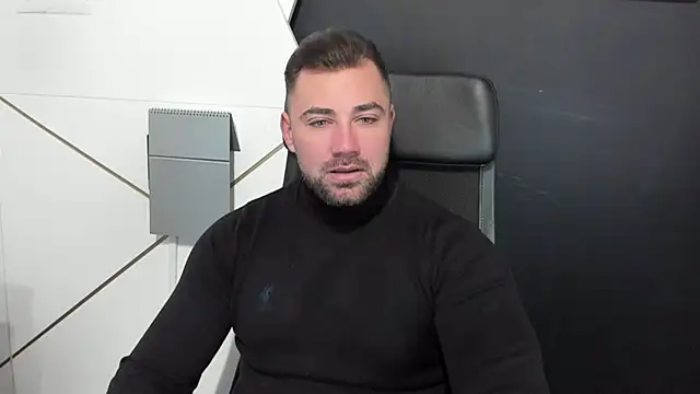 Snapshot of DuncanStone chatting on 02.19.25 DuncanStone online show from 02.19.25
