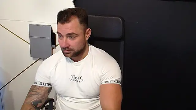 Snapshot of DuncanStone chatting on 09.21.25 DuncanStone online show from 09.21.25