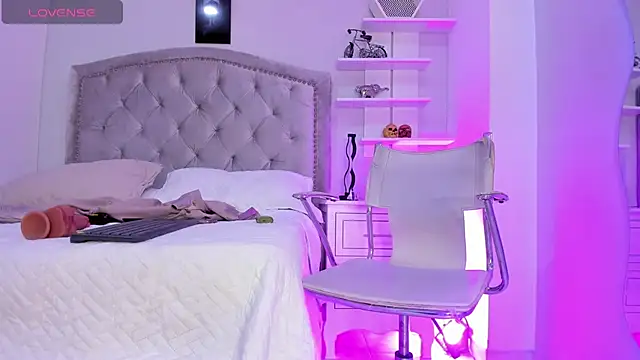 CamileHolmes online show from 01.02.25