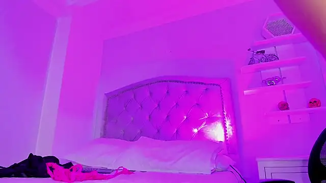 CamileHolmes online show from 01.18.25