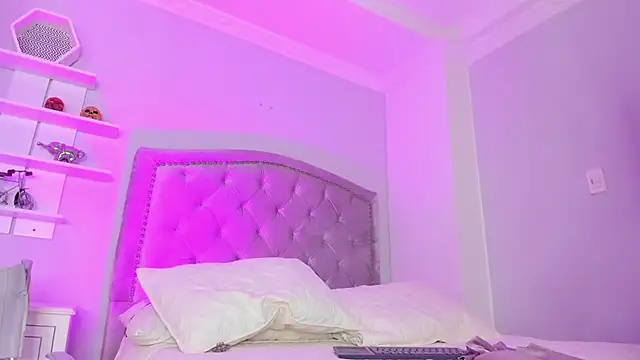 CamileHolmes online show from 01.29.25