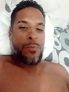 Snapshot of Bbclatinoatletic chatting on 11.16.25 Bbclatinoatletic online show from 11.16.25