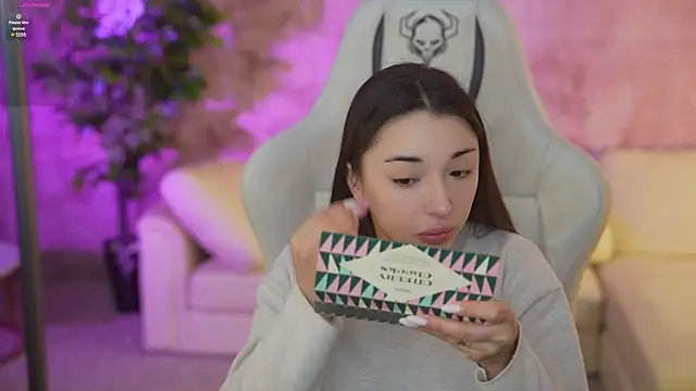 Jasmine Flow online show from 02.03.25