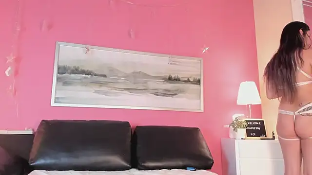 Tiffanysurez  online show from 02.21.25