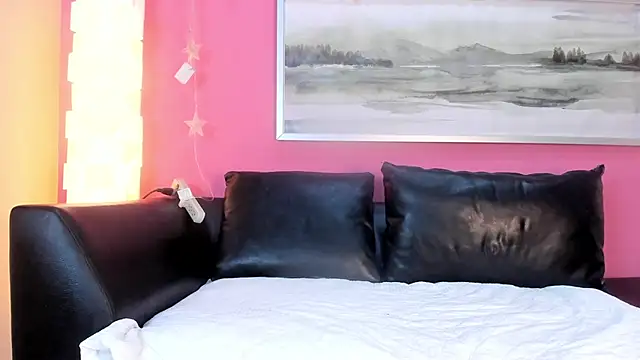 Tiffanysurez  online show from 09.13.25