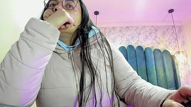 nalalye cruzz  online show from 09.12.25